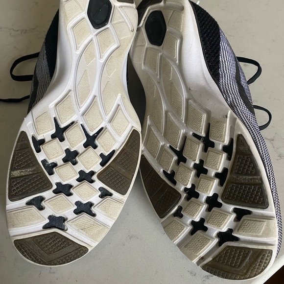 Nike memory foam insole tennis shoes size 7.5 - Picture 5 of 5